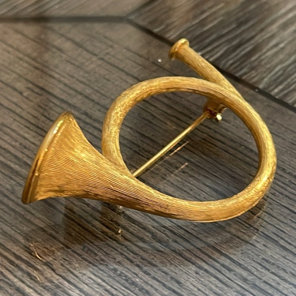 Vintage Napier Goldtone French Horn Pin Musical Instrument - Picture 2 of 16